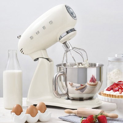 همزن برقی اسمگ مدل SMEG SMF02PGYK