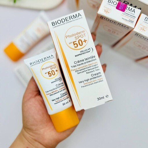 ضد آفتاب بایودرما اسپات spf 50 بی رنگ