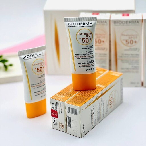 ضد آفتاب بایودرما اسپات spf 50 بی رنگ