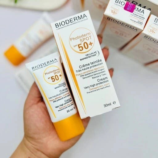 کرم ضد آفتاب، spf50 بی رنگ